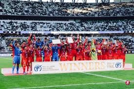 湖人惨遭3连败，东契奇空砍42分，詹姆斯22分4篮板！国王迎2连胜